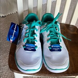 Champion memory foam sneaker 8 1/2 Medium ladies